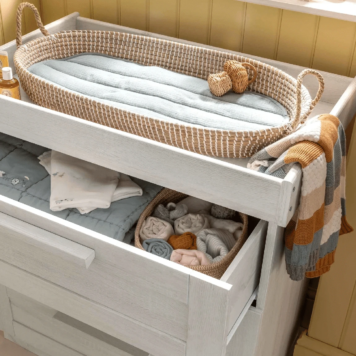 Mamas & Papas Atlas Ultimate 7 Piece Nursery Room Set/Shelf/Mattress – Nimbus White 9 Mamas & Papas Atlas Ultimate 7 Piece Nursery Room Set/Shelf/Mattress – Nimbus White - Image 7