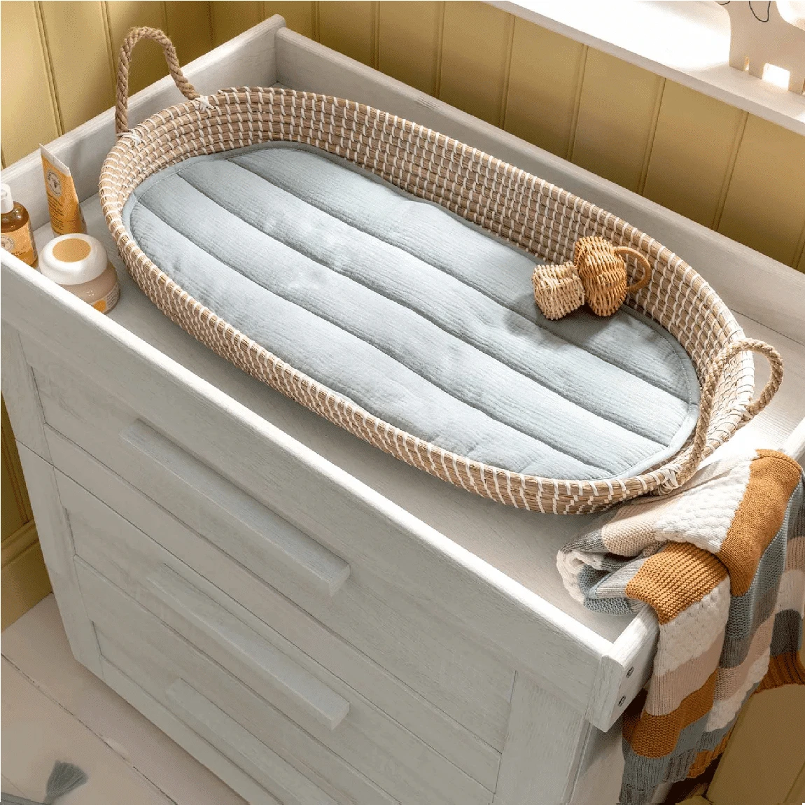 Mamas & Papas Atlas 6 Piece Nursery Room Set With Mattress – Nimbus White 8 Mamas & Papas Atlas 6 Piece Nursery Room Set With Mattress – Nimbus White - Image 6