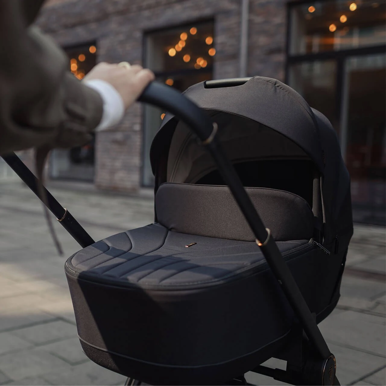 Venicci Claro 3 In 1 Maxi Cosi Pebble 360 Pro2 Travel System – Noir 5 Venicci Claro 3 In 1 Maxi Cosi Pebble 360 Pro2 Travel System – Noir - Image 3